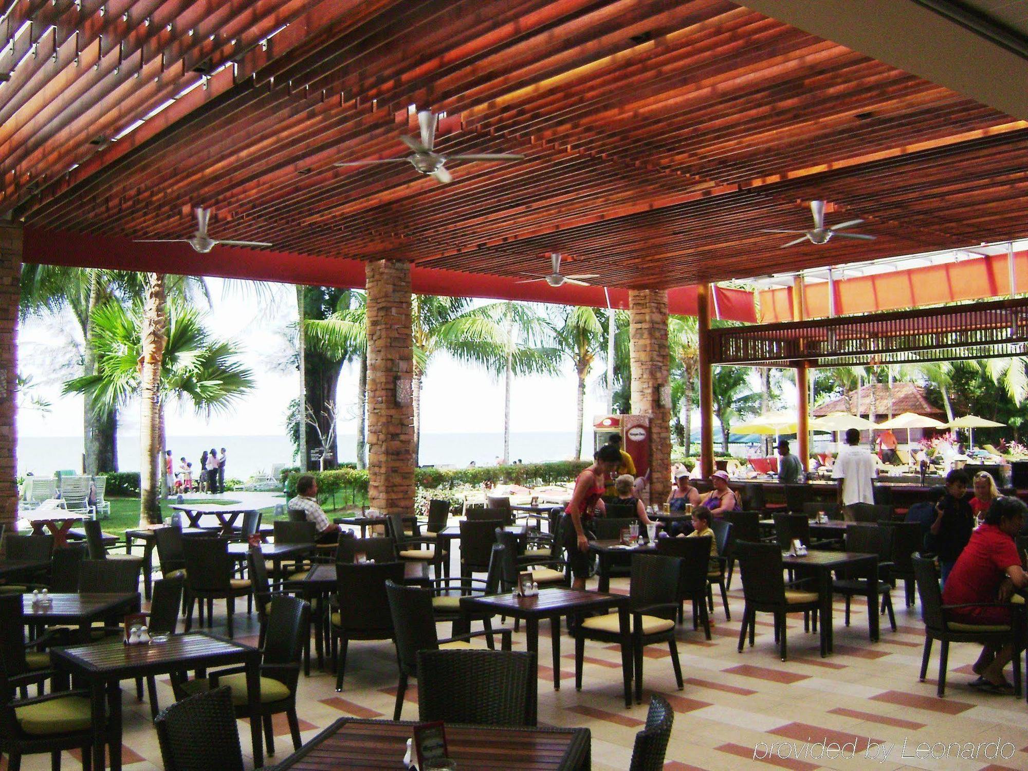 Holiday Inn Resort Penang Batu Feringgi Restoran fotoğraf
